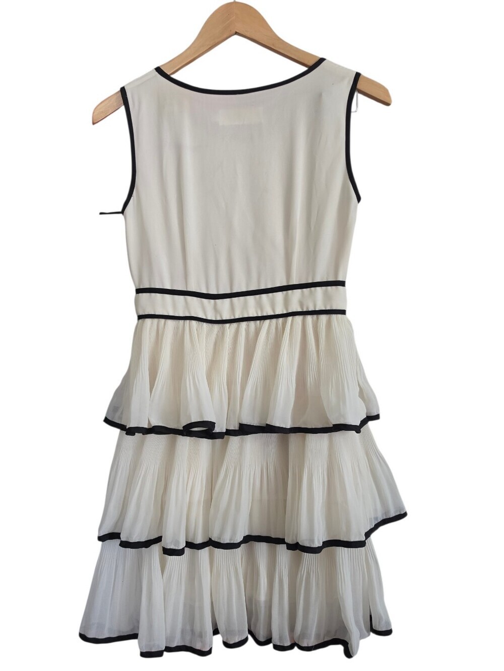 Chloe Everett Cream Tiered Mini Dress with Black Piping - Picture 2 of 8